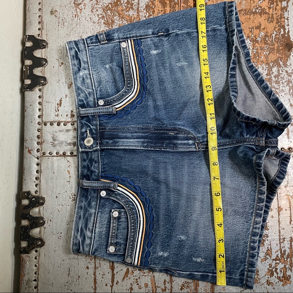Tularosa High Rise Denim Shorts With Embroidered Pockets - Picture 8 of 10